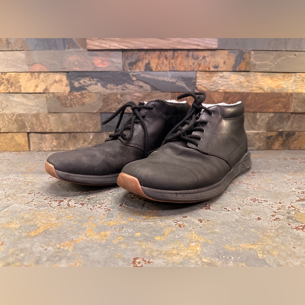 Men's Reef Size 10.5 Black Leather Lace-Up Chukka Boots